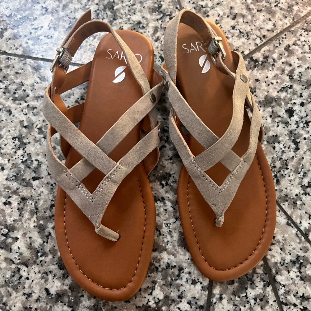 New Franco Sarto sandals. Never worn. Leather upper.